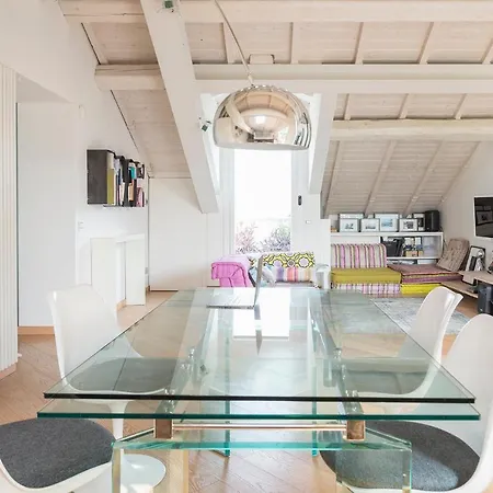 Plum Guide - Chalet * Milan