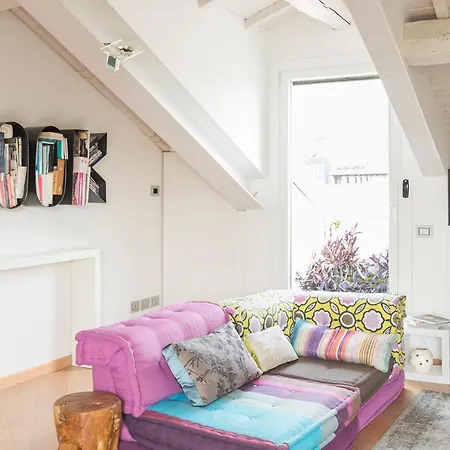 Plum Guide - Chalet Apartment Milan