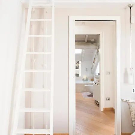Plum Guide - Chalet Apartment Milan