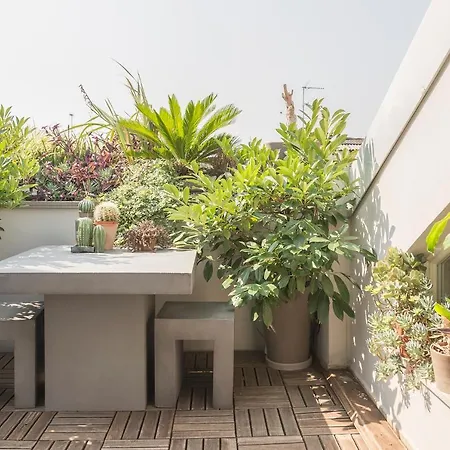 Plum Guide - Chalet Apartment Milan